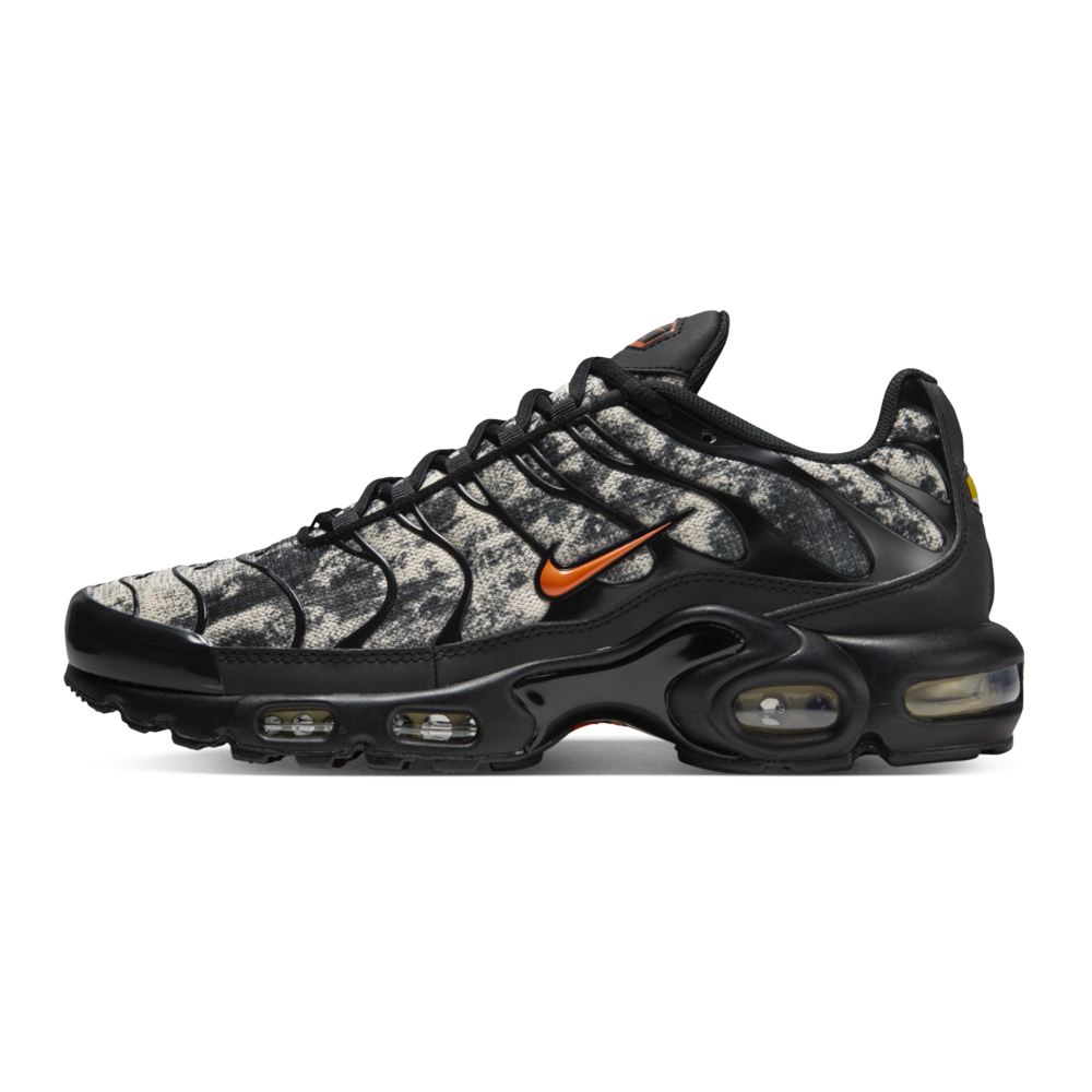 Nike-Air-Max-Plus-Tn-Samoa-Black_SafetyOrange_Sandcraft-FV6913-001