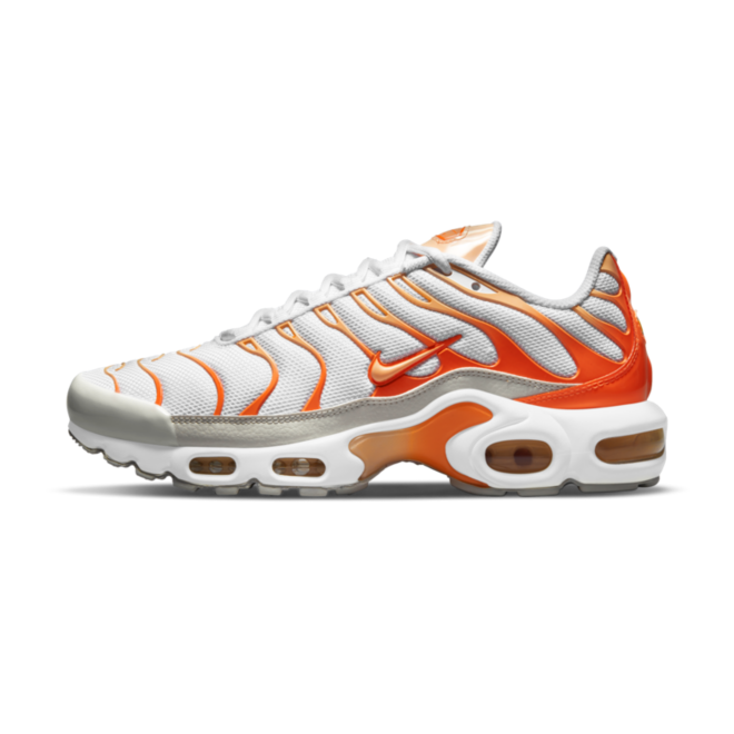 nike-air-max-plus-tn-atomic-orange-side-DM3033-100